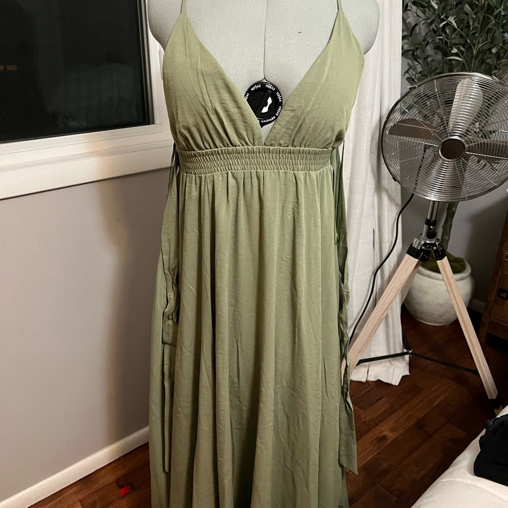 Elegant Green Maxi Dress deep v sage -nwt size l